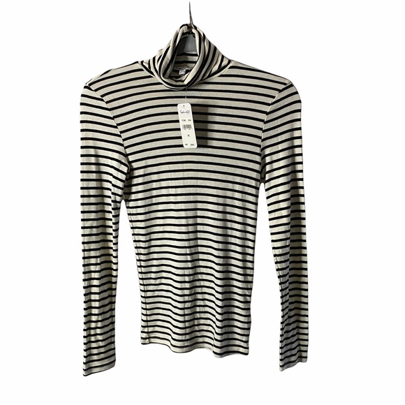 Splendid Tops - Splendid turtle neck size XS NWT